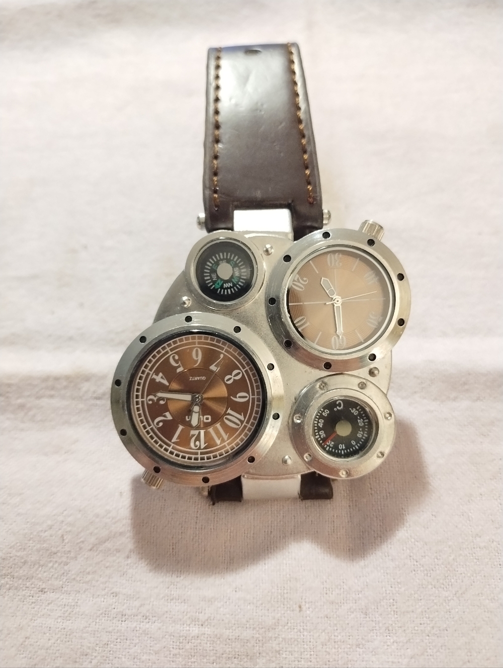 Oulm Men's Multifunction Brown Leather Strap Watch with Compass and Thermometer - Picture 3 of 4